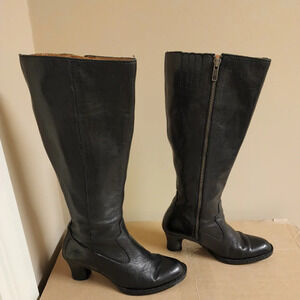 Born brand Knee high Leather Boots, Like New, Sz 6